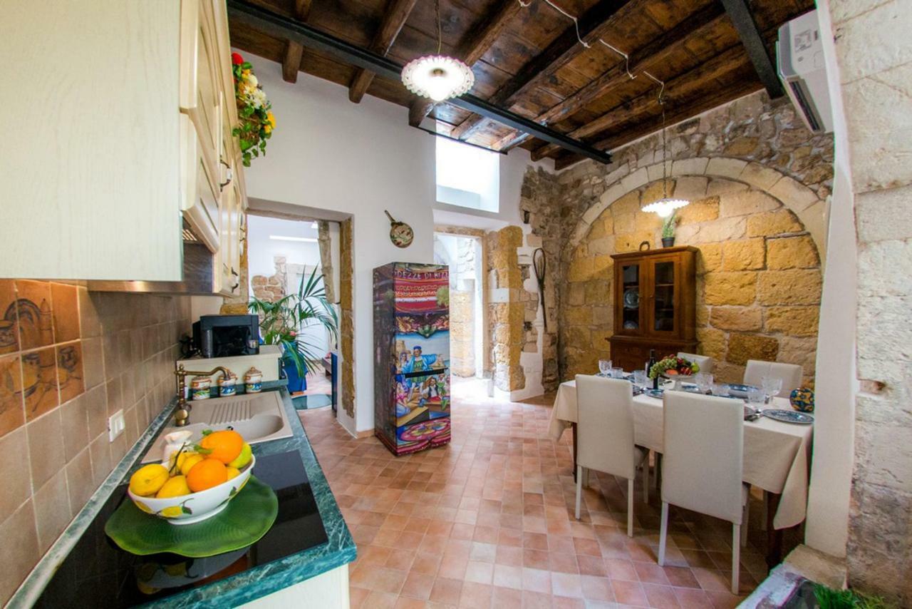 Apartamento Ortigia Ancient House Syracuse Exterior foto